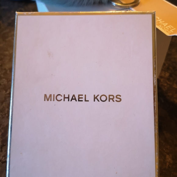 Key Charm Fur Pom Pom - Picture 5 of 11